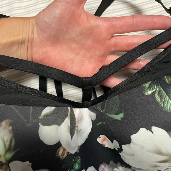 VS SPORTS BRA - Picture 3 of 9